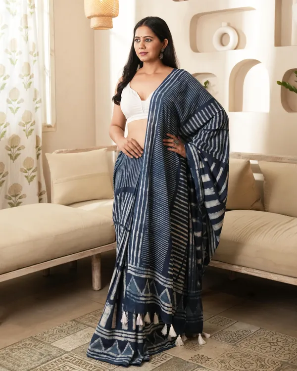 Indigo_Cotton_Silli_Dabu_Print_Mul_Saree_With_Tassels_For_Women